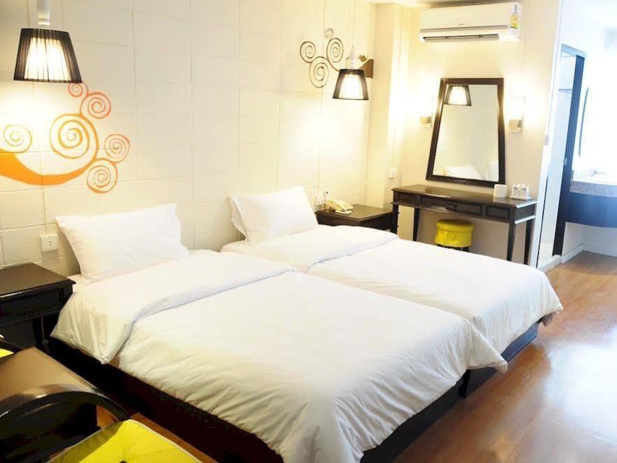 Roma Hotel Khon Kaen Bagian luar foto