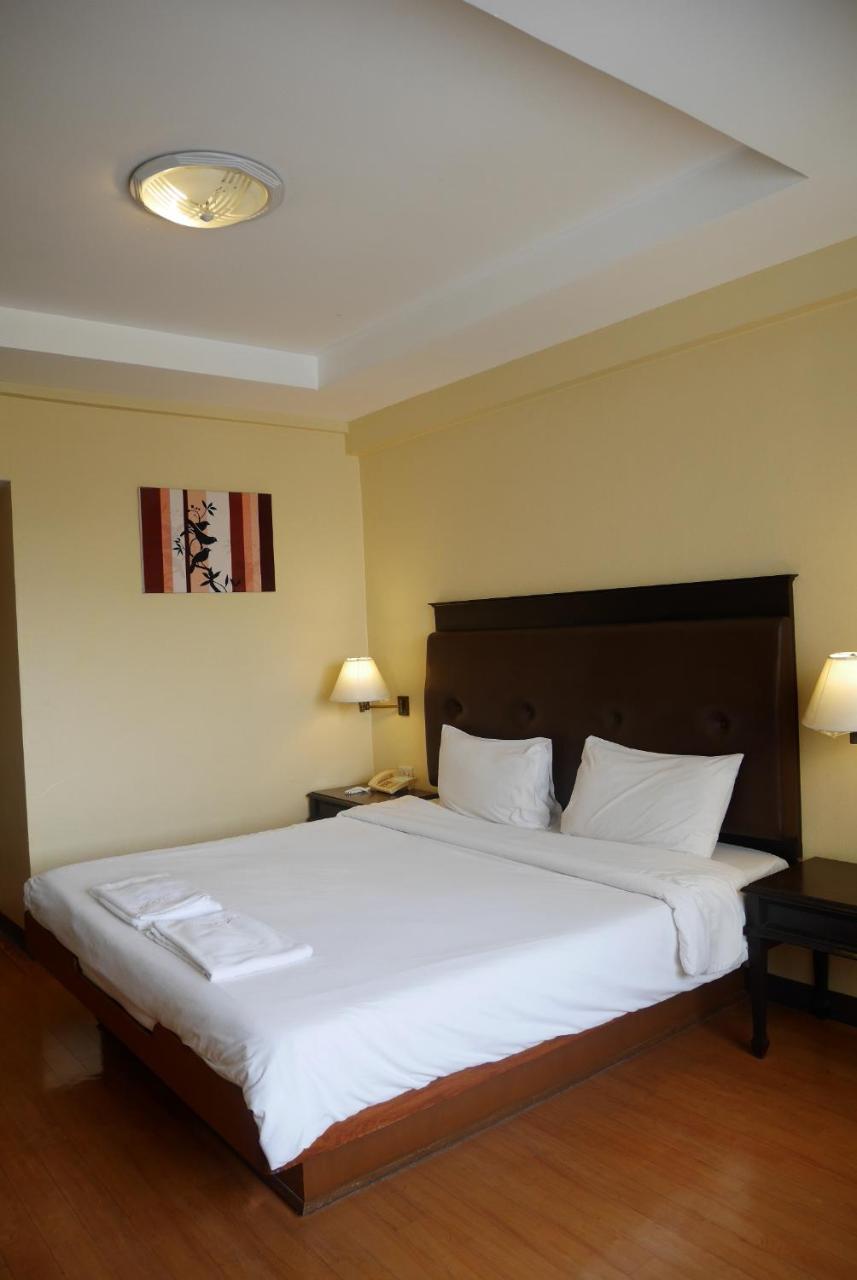 Roma Hotel Khon Kaen Bagian luar foto
